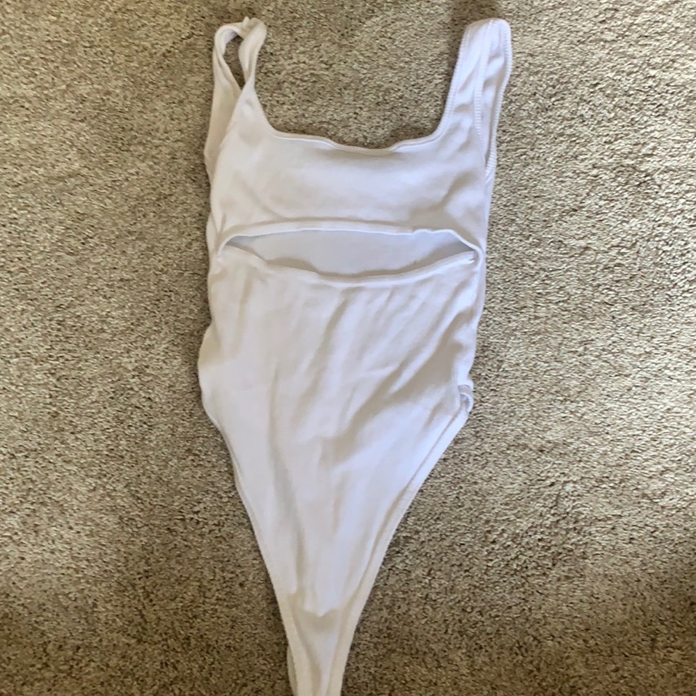 Nasty Gal Cut Out Front White Crop Top. Size 4.